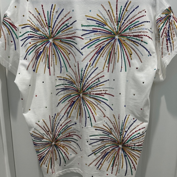 Queen of sparkle, white mega firework tee - Picture 3 of 5